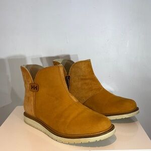 Helly Hansen Seraphina Demi Boots - in camel Women's size 9.5